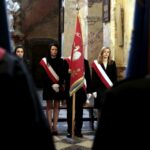 09.04.2016 Jędrzejów. W klasztorze Ojców Cystersów odsłonięto tablicę pamiątkową poświęconą Przemysławowi Gosiewskiemu. / Jarosław Kubalski / Radio Kielce