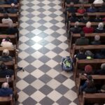 10.04.2016 Święty Krzyż. 6 rocznica katastrofy smoleńskiej i zbrodni katyńskiej. Msza w intencji ofiar w Bazylice. / Jarosław Kubalski / Radio Kielce