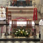 10.04.2016 Święty Krzyż. 6 rocznica katastrofy smoleńskiej i zbrodni katyńskiej. Msza w intencji ofiar w Bazylice. / Jarosław Kubalski / Radio Kielce