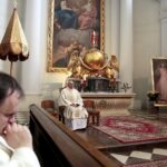 10.04.2016 Święty Krzyż. 6 rocznica katastrofy smoleńskiej i zbrodni katyńskiej. Msza w intencji ofiar w Bazylice. / Jarosław Kubalski / Radio Kielce