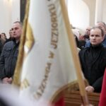 10.04.2016 Święty Krzyż. 6 rocznica katastrofy smoleńskiej i zbrodni katyńskiej. Msza w intencji ofiar w Bazylice. / Jarosław Kubalski / Radio Kielce