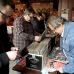 10.04.2016 Kielce. Giełda płyt winylowych. / Jarosław Kubalski / Radio Kielce