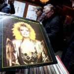 10.04.2016 Kielce. Giełda płyt winylowych. / Jarosław Kubalski / Radio Kielce