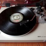 10.04.2016 Kielce. Giełda płyt winylowych. / Jarosław Kubalski / Radio Kielce