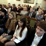 12.04.2016 Kielce. Prezydent Wojciech Lubawski spotkał się z uczniami szkół średnich w Domu Środowisk Twórczych. / Jarosław Kubalski / Radio Kielce