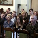 12.04.2016 Kielce. Prezydent Wojciech Lubawski spotkał się z uczniami szkół średnich w Domu Środowisk Twórczych. / Jarosław Kubalski / Radio Kielce