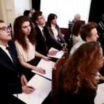 12.04.2016 Kielce. Prezydent Wojciech Lubawski spotkał się z uczniami szkół średnich w Domu Środowisk Twórczych. / Jarosław Kubalski / Radio Kielce