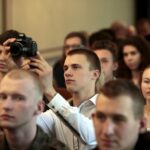 12.04.2016 Kielce. Prezydent Wojciech Lubawski spotkał się z uczniami szkół średnich w Domu Środowisk Twórczych. / Jarosław Kubalski / Radio Kielce