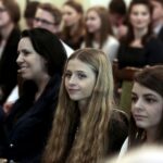 12.04.2016 Kielce. Prezydent Wojciech Lubawski spotkał się z uczniami szkół średnich w Domu Środowisk Twórczych. / Jarosław Kubalski / Radio Kielce