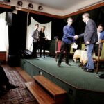 12.04.2016 Kielce. Prezydent Wojciech Lubawski spotkał się z uczniami szkół średnich w Domu Środowisk Twórczych. / Jarosław Kubalski / Radio Kielce