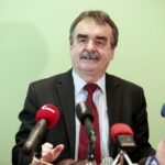 13.04.2016 Kielce. Konferencja w urzędzie miasta na temat budowy lotniska w Obicach. Prezydent Wojciech Lubawski. / Jarosław Kubalski / Radio Kielce