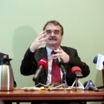 13.04.2016 Kielce. Konferencja w urzędzie miasta na temat budowy lotniska w Obicach. Ryszard Muciek, prezes zarządu Portu Lotniczego Kielce, prezydent Wojciech Lubawski i Tadeusz Sayor, wiceprezydent. / Jarosław Kubalski / Radio Kielce