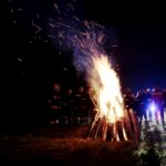 14.04.2016 Kielce. Z okazji 1050 rocznicy Chrztu Polski strażacy z OSP Niewachlów rozpalili Ognisko Ducha Świętego. / Jarosław Kubalski / Radio Kielce