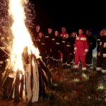 14.04.2016 Kielce. Z okazji 1050 rocznicy Chrztu Polski strażacy z OSP Niewachlów rozpalili Ognisko Ducha Świętego. / Jarosław Kubalski / Radio Kielce