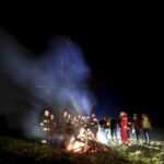 14.04.2016 Kielce. Z okazji 1050 rocznicy Chrztu Polski strażacy z OSP Niewachlów rozpalili Ognisko Ducha Świętego. / Jarosław Kubalski / Radio Kielce