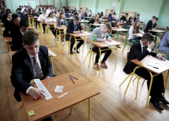 18.04.2016 Kielce. Egzamin gimnazjalny w gimnazjum nr 10 im. 1 Dywizji Pancernej. / Jarosław Kubalski / Radio Kielce