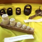 19.04.2016 Kielce. Wystawa w Dworku Laszczyków Uwaga waga. Wagi i miary w dawnej Polsce. / Jarosław Kubalski / Radio Kielce