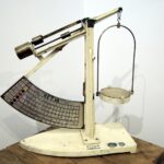 19.04.2016 Kielce. Wystawa w Dworku Laszczyków Uwaga waga. Wagi i miary w dawnej Polsce. Przyrząd do określania gęstości zbóż. / Jarosław Kubalski / Radio Kielce