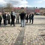 20.04.2016 Chmielnik. Telewizja TRWAM przeprowadzała dziś program interwencyjny z władzami miasta i parlamentarzystami na temat przywrócenia posterunku policji. / Jarosław Kubalski / Radio Kielce