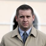 20.04.2016 Chmielnik. Telewizja TRWAM przeprowadzała dziś program interwencyjny z władzami miasta i parlamentarzystami na temat przywrócenia posterunku policji. Burmistrz Piotr Wójcik. / Jarosław Kubalski / Radio Kielce