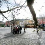 20.04.2016 Chmielnik. Telewizja TRWAM przeprowadzała dziś program interwencyjny z władzami miasta i parlamentarzystami na temat przywrócenia posterunku policji. / Jarosław Kubalski / Radio Kielce