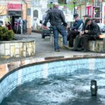 20.04.2016 Chmielnik. Telewizja TRWAM przeprowadzała dziś program interwencyjny z władzami miasta i parlamentarzystami na temat przywrócenia posterunku policji. Rynek. / Jarosław Kubalski / Radio Kielce