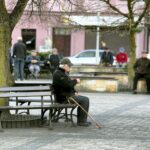 20.04.2016 Chmielnik. Telewizja TRWAM przeprowadzała dziś program interwencyjny z władzami miasta i parlamentarzystami na temat przywrócenia posterunku policji. Rynek. / Jarosław Kubalski / Radio Kielce