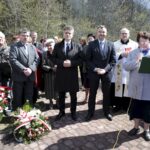 21.04.2016 Huta Szklana. Uroczystość pod Krzyżami Katyńskimi upamiętniająca ofiary zbrodni katyńskiej. / Jarosław Kubalski / Radio Kielce