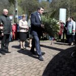 21.04.2016 Huta Szklana. Uroczystość pod Krzyżami Katyńskimi upamiętniająca ofiary zbrodni katyńskiej. / Jarosław Kubalski / Radio Kielce