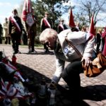 21.04.2016 Huta Szklana. Uroczystość pod Krzyżami Katyńskimi upamiętniająca ofiary zbrodni katyńskiej. / Jarosław Kubalski / Radio Kielce