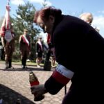 21.04.2016 Huta Szklana. Uroczystość pod Krzyżami Katyńskimi upamiętniająca ofiary zbrodni katyńskiej. / Jarosław Kubalski / Radio Kielce