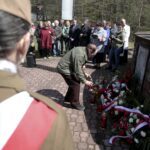 21.04.2016 Huta Szklana. Uroczystość pod Krzyżami Katyńskimi upamiętniająca ofiary zbrodni katyńskiej. / Jarosław Kubalski / Radio Kielce