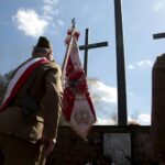 21.04.2016 Huta Szklana. Uroczystość pod Krzyżami Katyńskimi upamiętniająca ofiary zbrodni katyńskiej. / Jarosław Kubalski / Radio Kielce