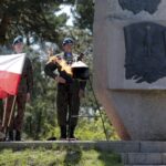 22.04.2016 Dyminy. Uroczystości pod pomnikiem pomordowanych mieszkańców przez Niemców w czasie II wojny światowej. / Jarosław Kubalski / Radio Kielce