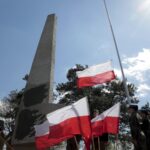 22.04.2016 Dyminy. Uroczystości pod pomnikiem pomordowanych mieszkańców przez Niemców w czasie II wojny światowej. / Jarosław Kubalski / Radio Kielce