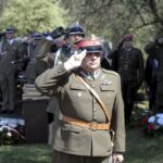 22.04.2016 Dyminy. Uroczystości pod pomnikiem pomordowanych mieszkańców przez Niemców w czasie II wojny światowej. / Jarosław Kubalski / Radio Kielce