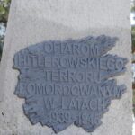 22.04.2016 Dyminy. Uroczystości pod pomnikiem pomordowanych mieszkańców przez Niemców w czasie II wojny światowej. / Jarosław Kubalski / Radio Kielce