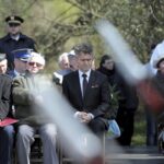 22.04.2016 Dyminy. Uroczystości pod pomnikiem pomordowanych mieszkańców przez Niemców w czasie II wojny światowej. / Jarosław Kubalski / Radio Kielce