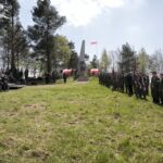 22.04.2016 Dyminy. Uroczystości pod pomnikiem pomordowanych mieszkańców przez Niemców w czasie II wojny światowej. / Jarosław Kubalski / Radio Kielce