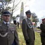 22.04.2016 Dyminy. Uroczystości pod pomnikiem pomordowanych mieszkańców przez Niemców w czasie II wojny światowej. / Jarosław Kubalski / Radio Kielce