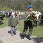 22.04.2016 Dyminy. Uroczystości pod pomnikiem pomordowanych mieszkańców przez Niemców w czasie II wojny światowej. / Jarosław Kubalski / Radio Kielce