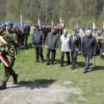 22.04.2016 Dyminy. Uroczystości pod pomnikiem pomordowanych mieszkańców przez Niemców w czasie II wojny światowej. / Jarosław Kubalski / Radio Kielce