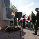 22.04.2016 Dyminy. Uroczystości pod pomnikiem pomordowanych mieszkańców przez Niemców w czasie II wojny światowej. / Jarosław Kubalski / Radio Kielce