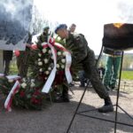 22.04.2016 Dyminy. Uroczystości pod pomnikiem pomordowanych mieszkańców przez Niemców w czasie II wojny światowej. / Jarosław Kubalski / Radio Kielce