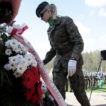 22.04.2016 Dyminy. Uroczystości pod pomnikiem pomordowanych mieszkańców przez Niemców w czasie II wojny światowej. / Jarosław Kubalski / Radio Kielce