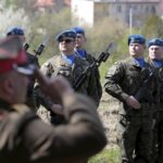 22.04.2016 Dyminy. Uroczystości pod pomnikiem pomordowanych mieszkańców przez Niemców w czasie II wojny światowej. / Jarosław Kubalski / Radio Kielce