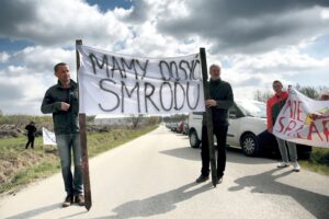 22.04.2016 Micigózd. Mieszkańcy protestują przeciwko budowie spalarni odpadów. / Jarosław Kubalski / Radio Kielce