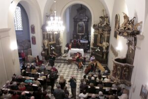 24.04.2016 Kielce. Karczówka. Klasztor. Międzynarodowy Festiwal Muzyki Organowej i Sakralnej „Anima Mundi”. Koncert zespołu „Scepus Baroque” w kościele św. Karola Boromeusza. / Jarosław Kubalski / Radio Kielce