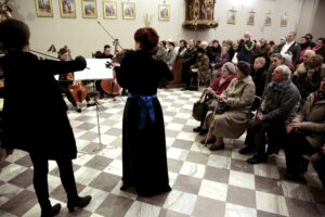 24.04.2016 Kielce. Karczówka. Klasztor. Międzynarodowy Festiwal Muzyki Organowej i Sakralnej „Anima Mundi”. Koncert zespołu „Scepus Baroque” w kościele św. Karola Boromeusza. / Jarosław Kubalski / Radio Kielce