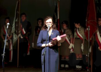 24.04.2016 Opatów. Obchody 100- lecia harcerstwa na Ziemi Opatowskiej. Wojewoda Agata Wojtyszek. / Jarosław Kubalski / Radio Kielce